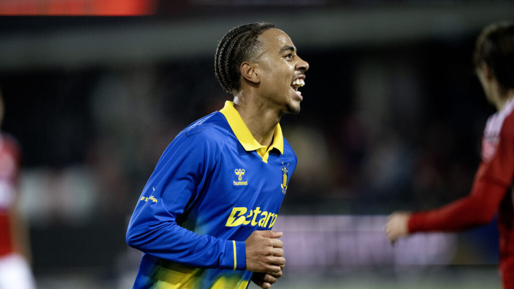 Noah Nartey smiler i kamp mod Silkeborg