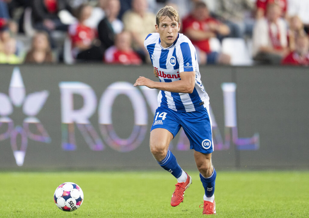 Gustav Grubbe driver bolden frem for OB