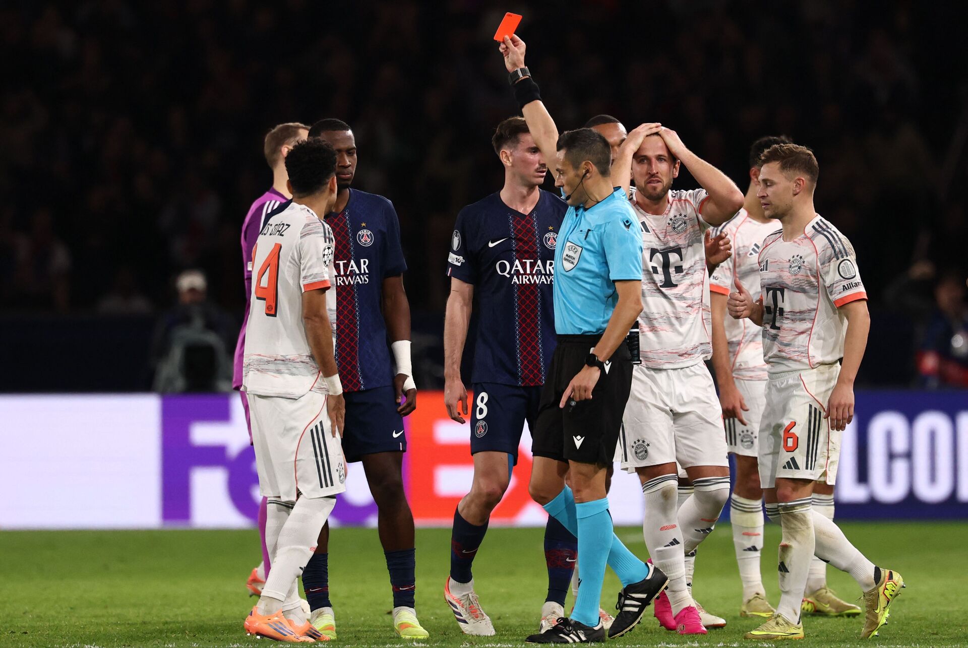 Hakimi i tårer: Bayern-stjerne ser rødt foto