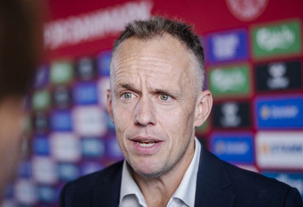 Michelsen til pressemøde med løftet øjenbryn