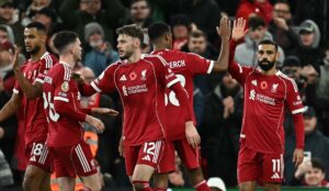 Liverpool-spillerne fejrer en scoring