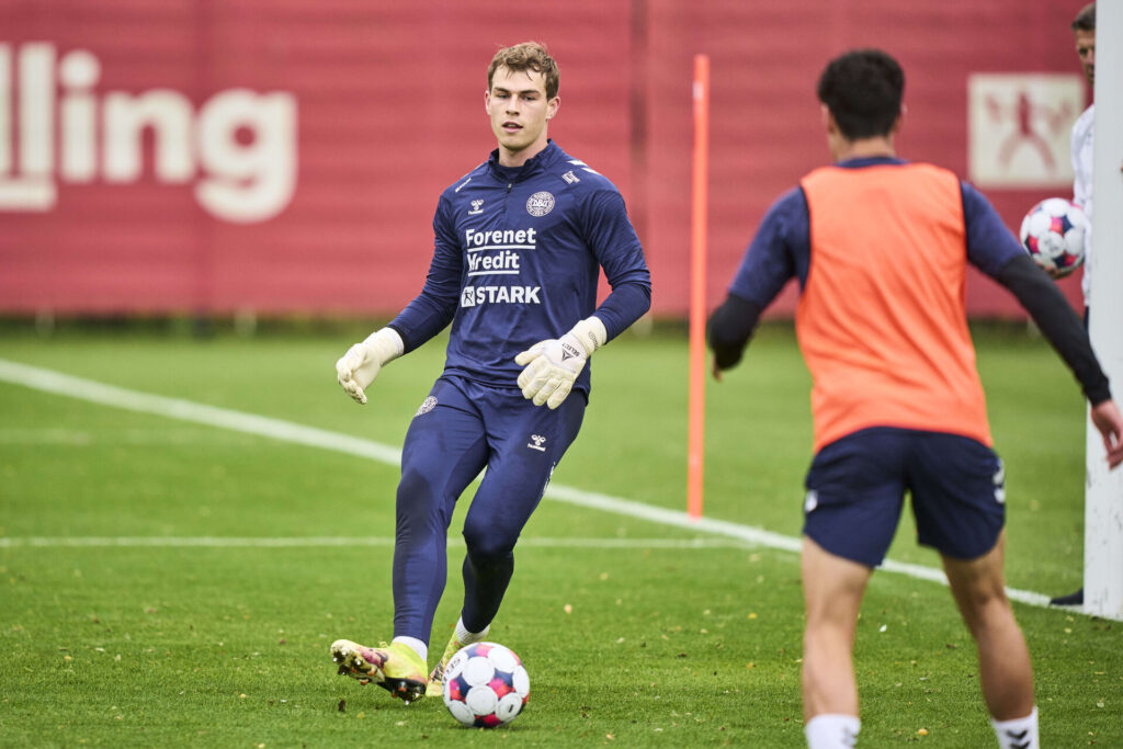 Mads Hermansen for det danske herrelandshold. VM-kval: Herrelandsholdet i fodbold er samlet