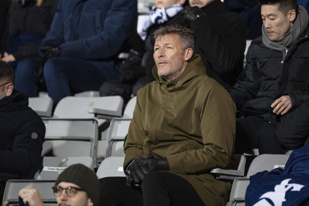 Marc Rieper på lægterne.