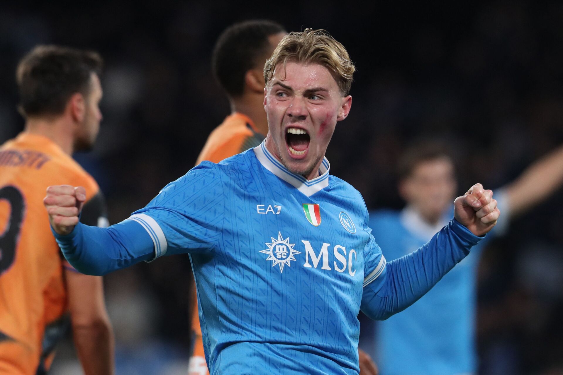 Højlund udgår med skade i Napoli-sejr foto