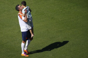 Robin van Persie med sin søn Shaqueel van Persie.