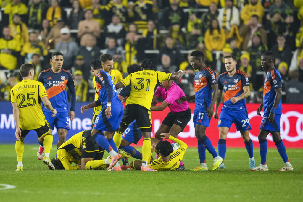 Tumult under kampen mellem Columbus Crew og Cincinnati.