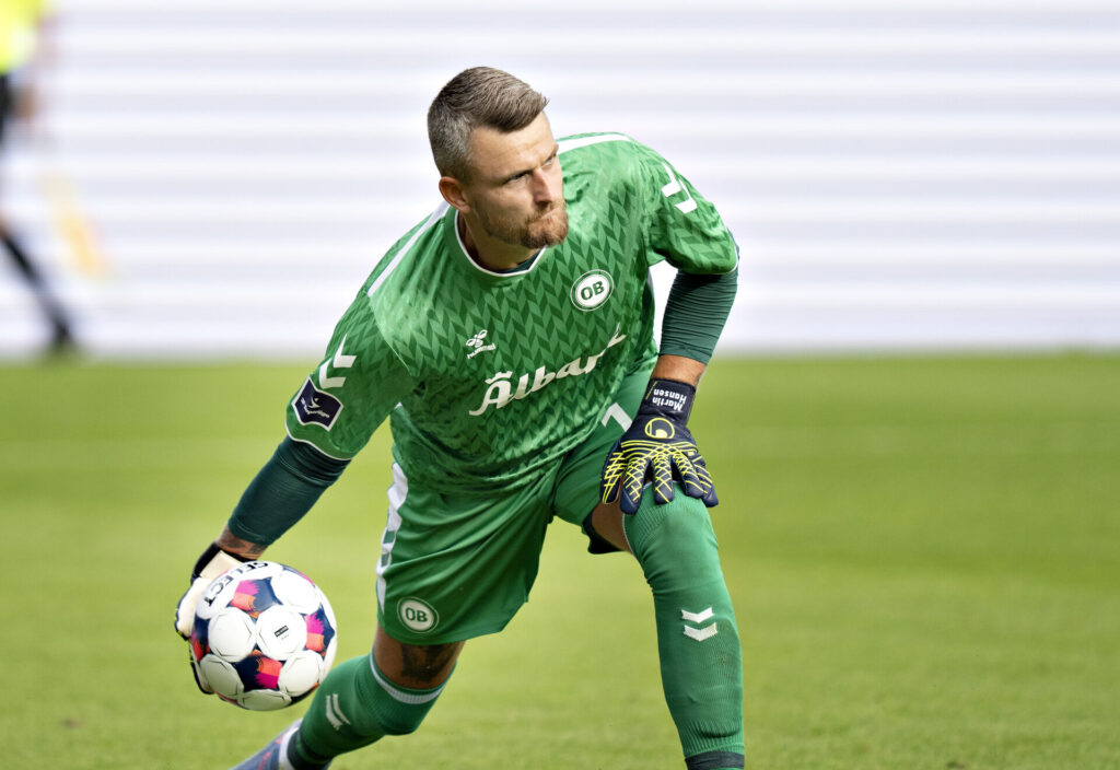 Hansen triller bolden ud