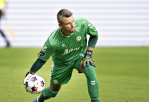 Hansen triller bolden ud