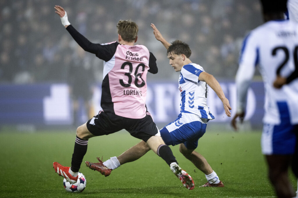 Max Ejdum i kamp for OB mod Silkeborg IF.