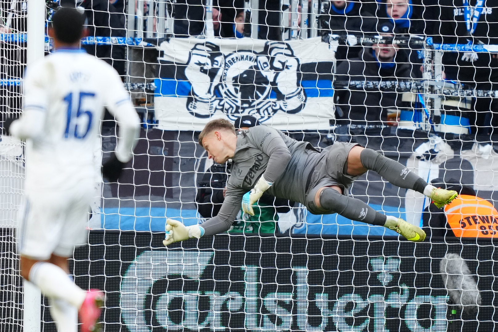 LIVE: Fantom-redning af Pentz! foto