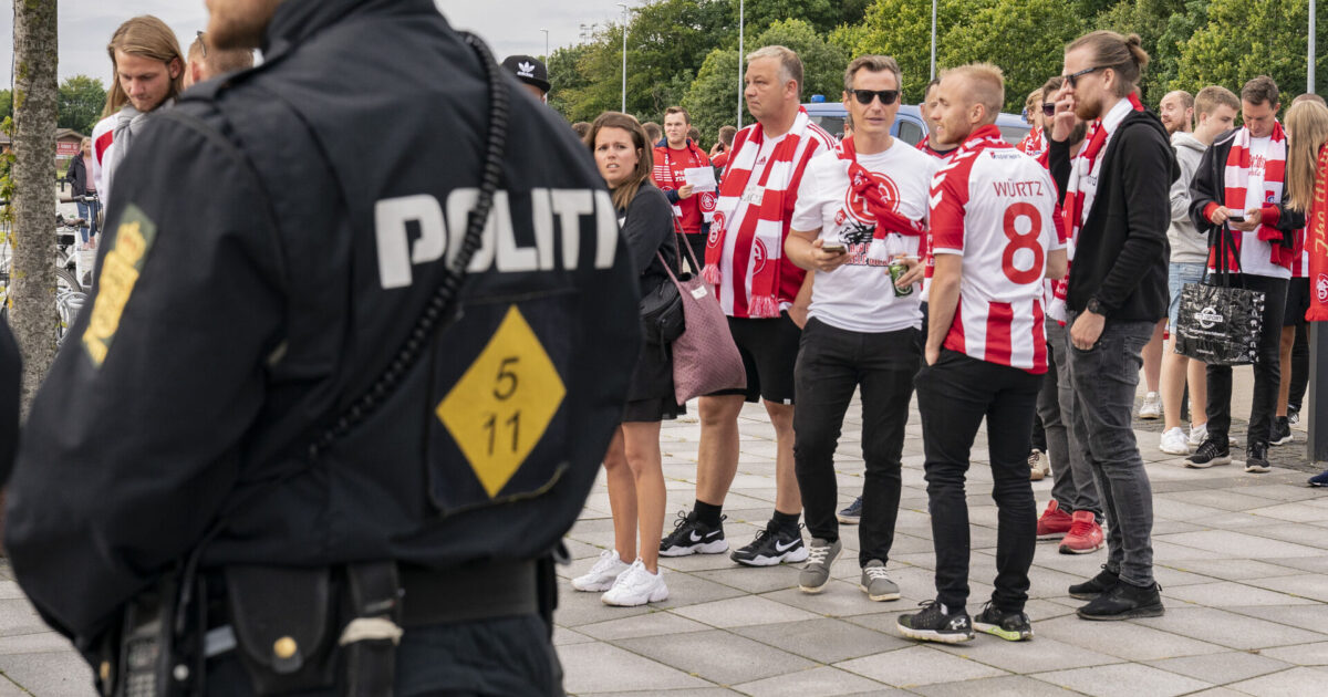 Fyns Politi bekræfter brug af stave mod ‘aggressive AaB-fans’ Foto: Claus Fisker/Ritzau Scanpix