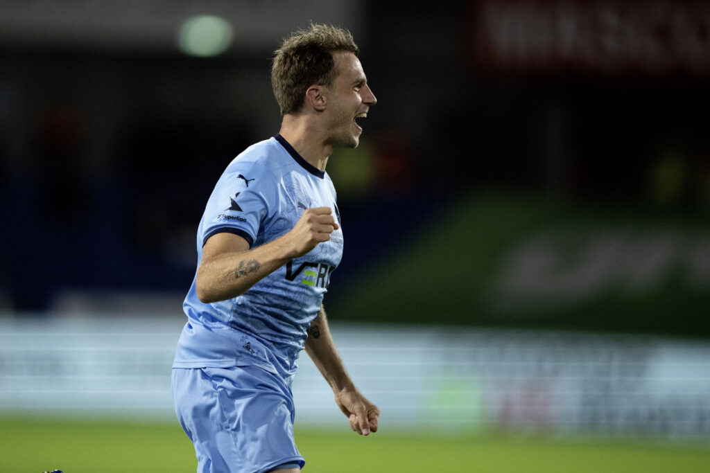 Daniel Høegh jubler over en scoring.