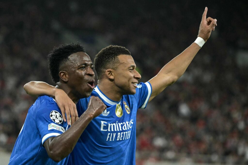 Mbappé jubler sammen md Vinicius Junior.