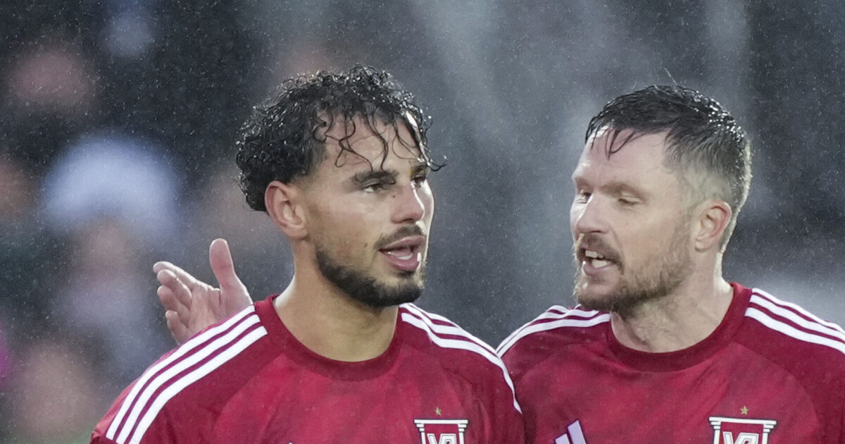 Chiakha talte med Neestrup: Har sit hold at tænke på Foto: Claus Fisker/Ritzau Scanpix