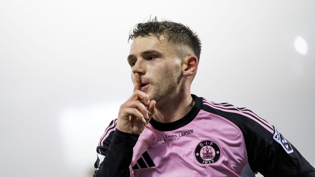 Callum McCowatt jubler efter scoring