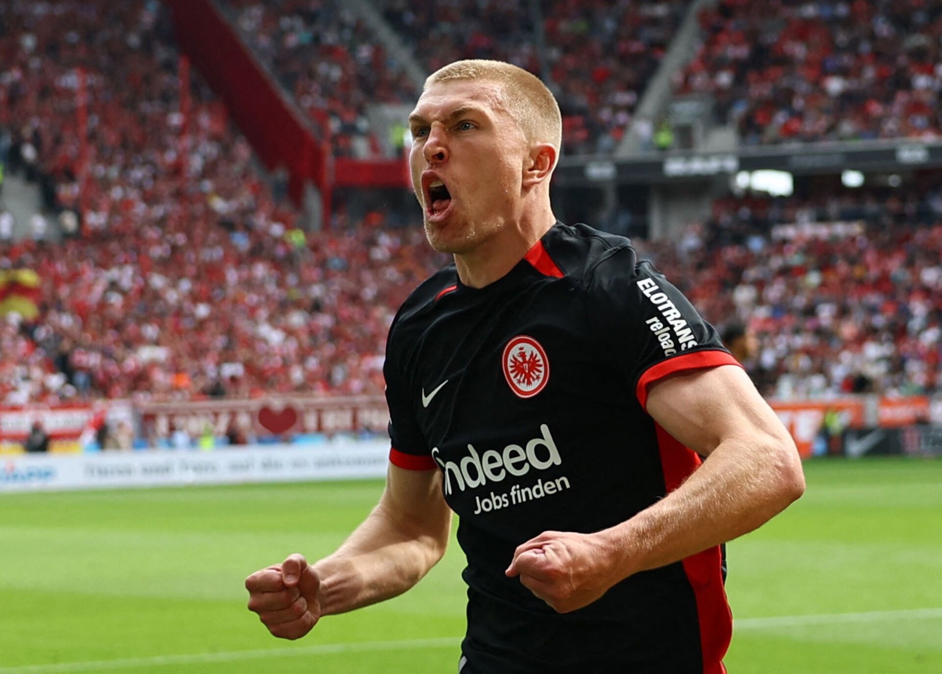 ‘NK’-hovedstød redder Frankfurt fra nederlag til Bundesliga-bundprop foto