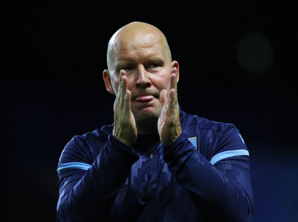 Henrik Pedersen klapper.