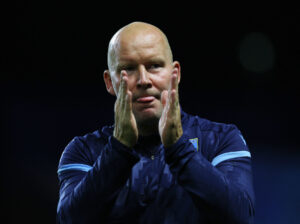 Henrik Pedersen klapper.