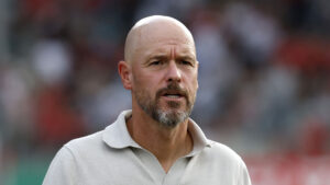 Erik ten Hag i beige trøje