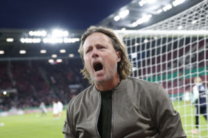 Bo Henriksen råber ud mod fans