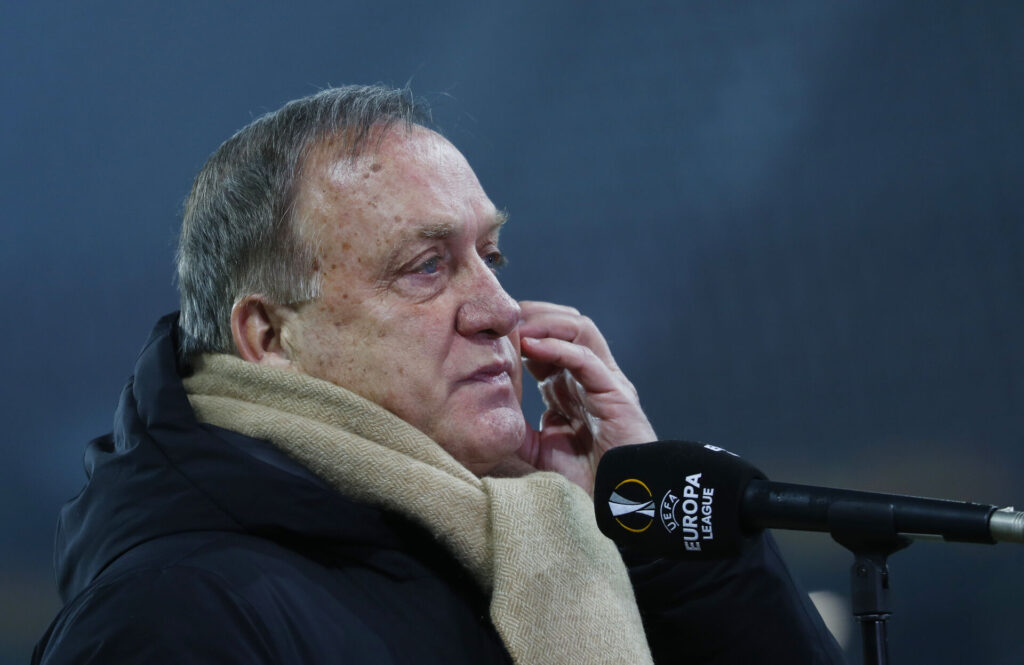 Dick Advocaat på sidelinjen.