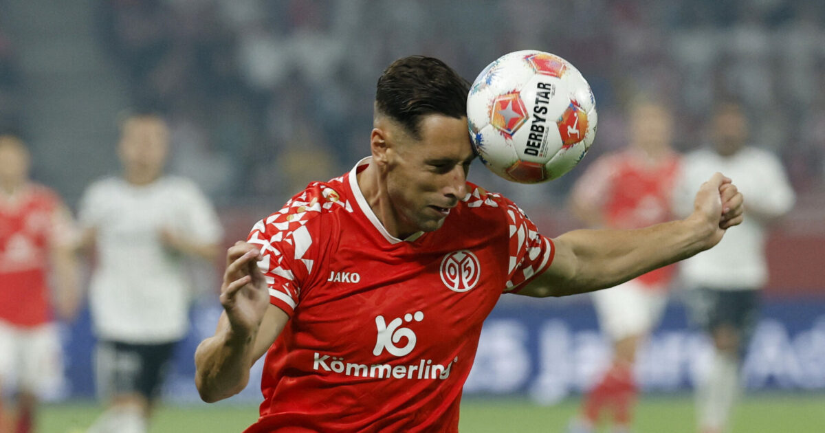 Historisk bisse: Mainz-spiller får bøde og karantæne Foto: Heiko Becker/REUTERS