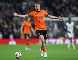 Rasmus Nissen Kristensen under en kamp for Eintracht Frankfurt