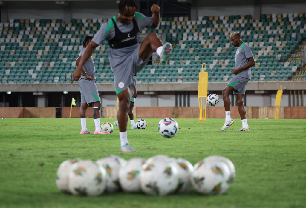 NIgeria i træning på stadion.