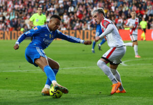 Kylian Mbappé dribler med bolden.