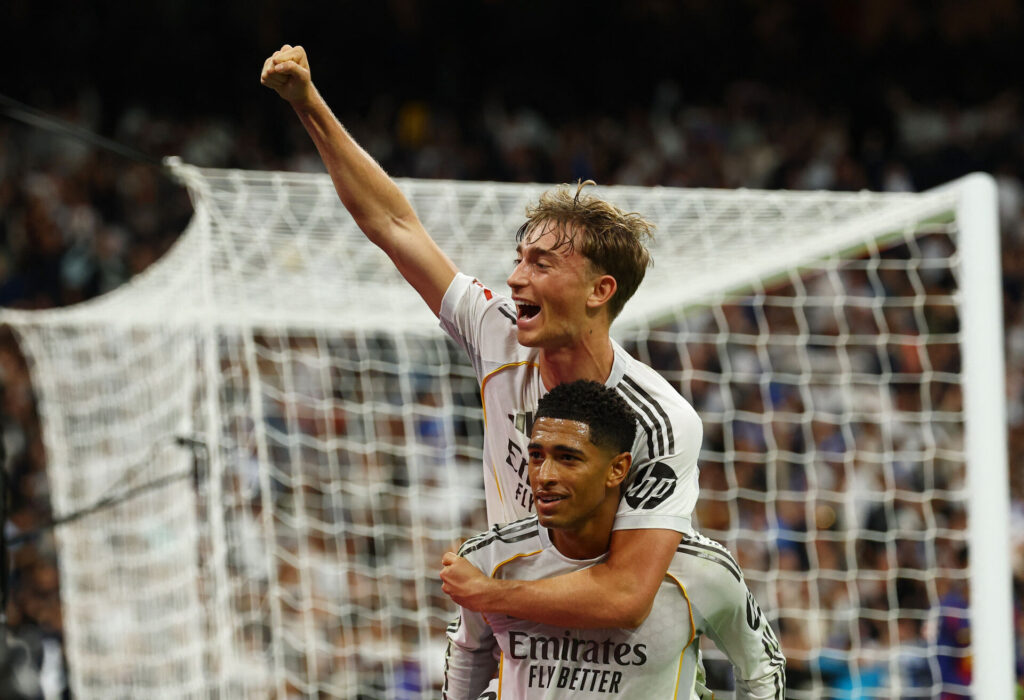 Dean Huijsen jubler over en scoring med Jude Bellingham.