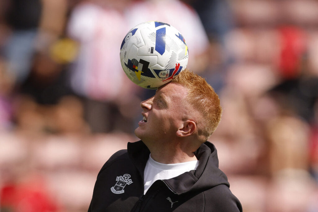 Will Still med bolden på panden som manager i Southampton.