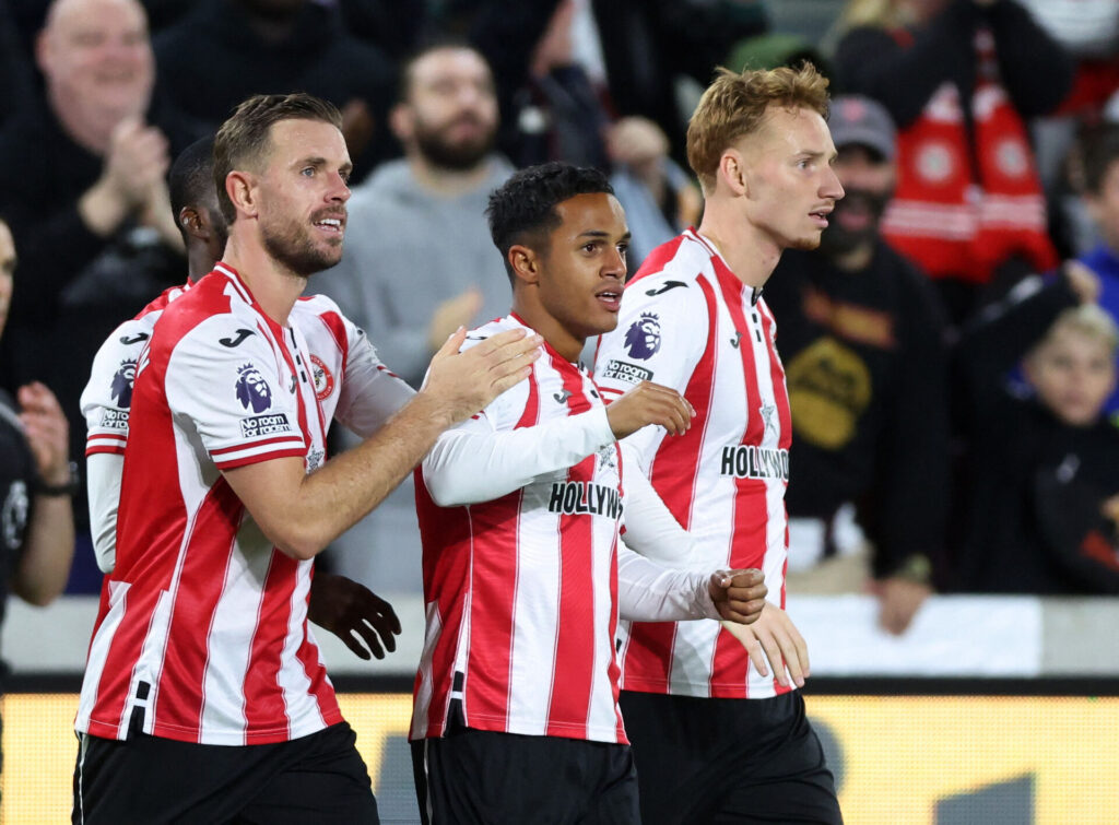 Fabio Carvalho fejrer et mål for Brentford.