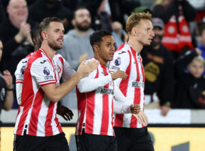 Fabio Carvalho fejrer et mål for Brentford.