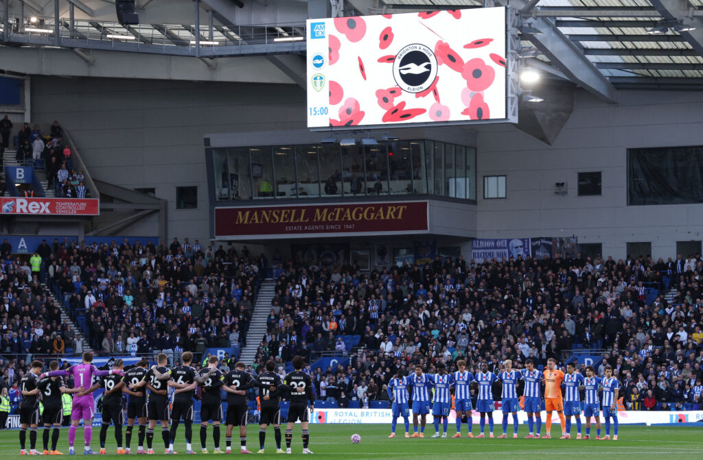 Ét minuts stilhed inden kampstart i Premier League.