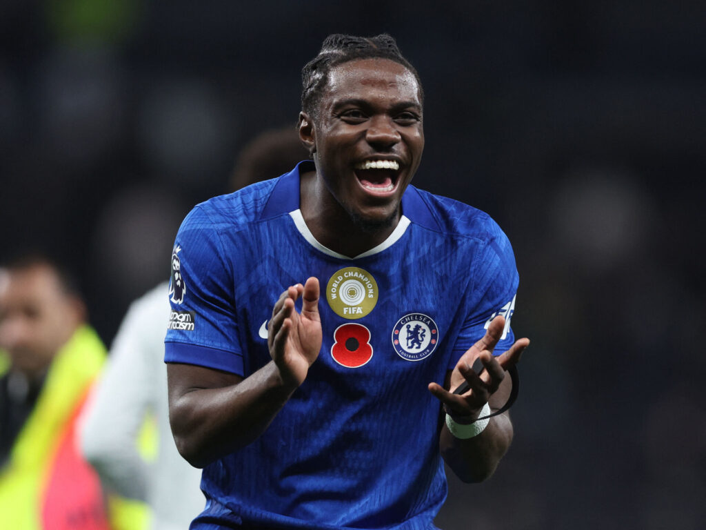 Roméo Lavia klapper i hænderne.