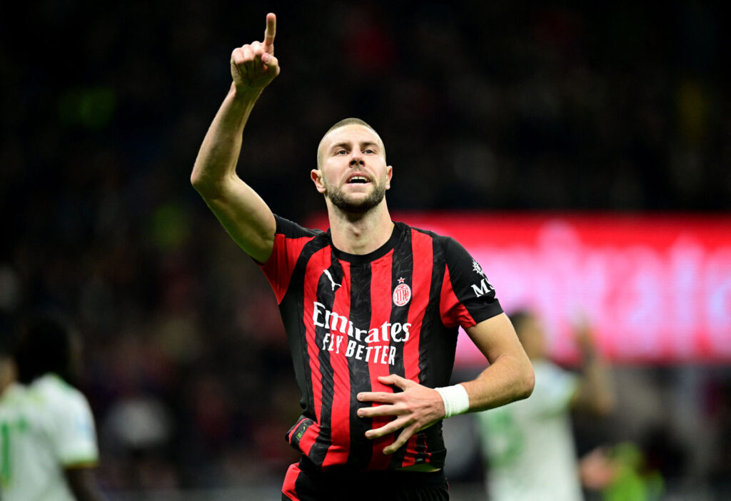 Pavlovic peger op i luften.