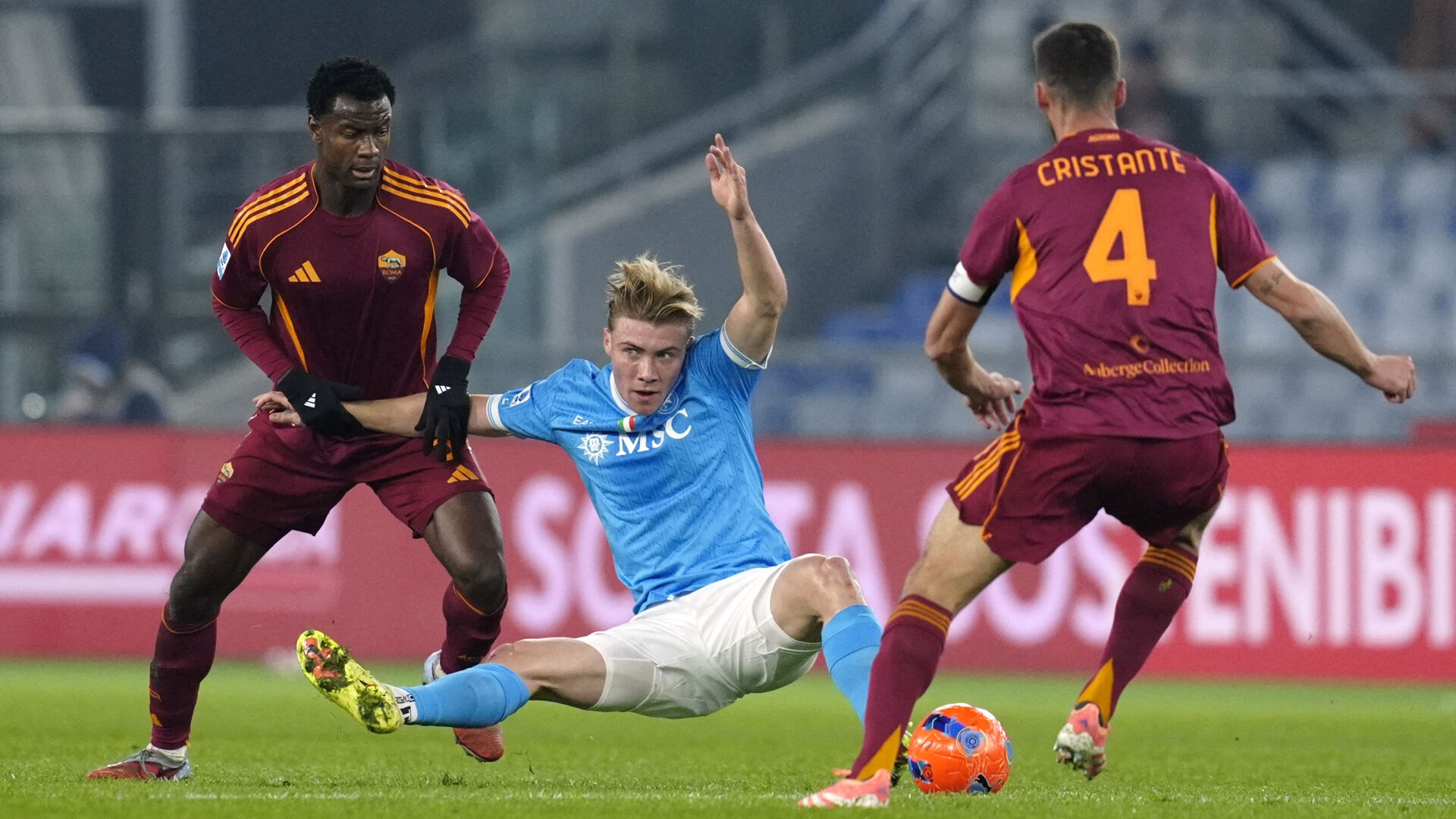 Højlund med vigtig fod i Napoli-triumf i Rom foto