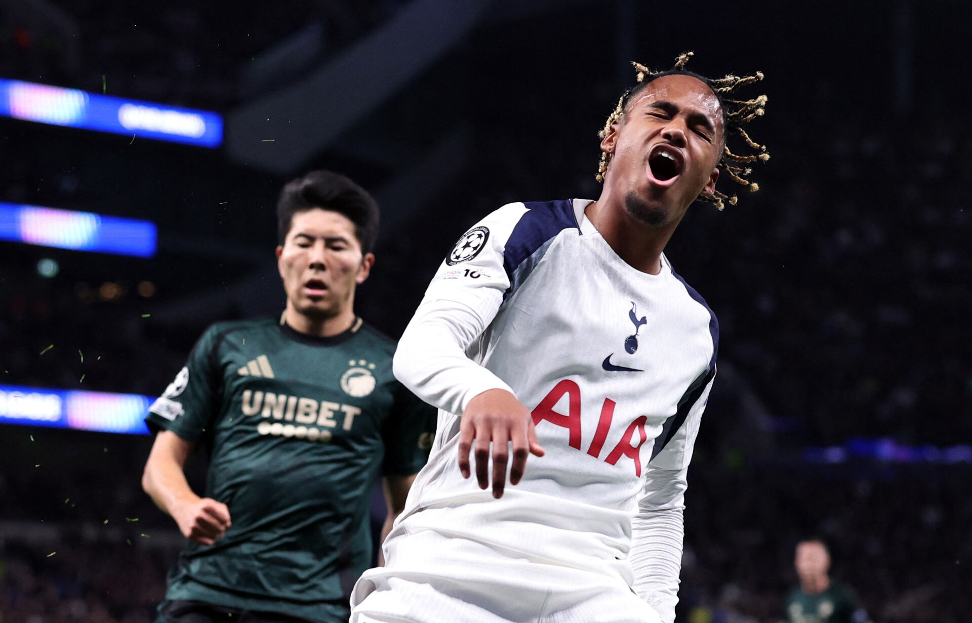 Rødt kort og vanvidsmål: FCK udraderet i London foto