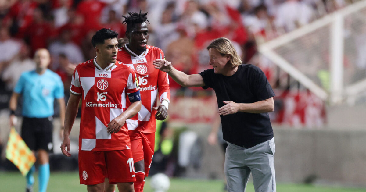 Bo Henriksen får et tiltrængt point efter bizart selvmål Foto: Ritzau Scanpix/REUTERS