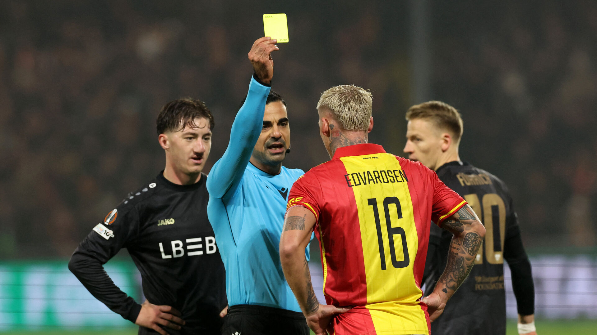 Sneijder raser: Det er mobning foto