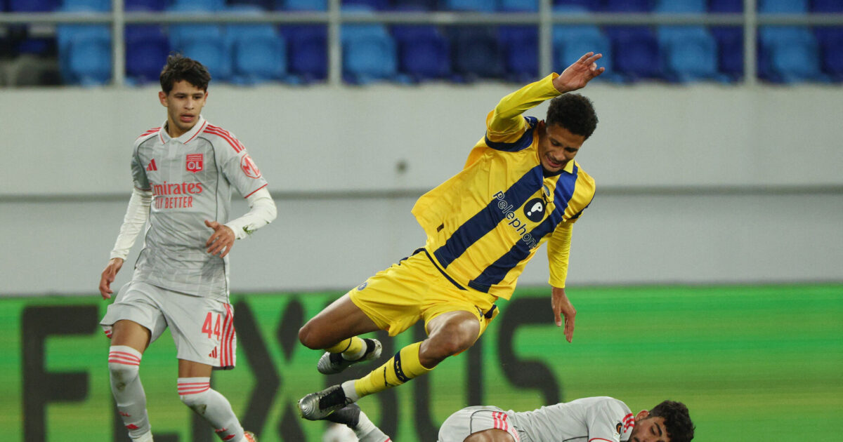 Kæmpe klø til Tel Aviv: Franskmænd flår førstepladsen fra FCM Foto: Marko Djurica/REUTERS