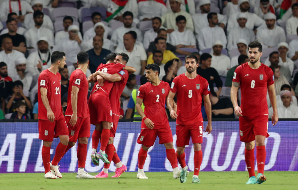 Irans spillere jubler efter en scoring.