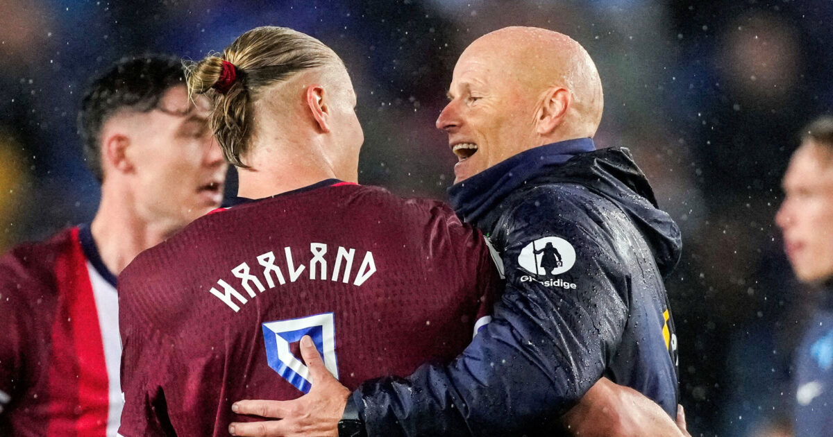 Norsk eufori: Roserne regner ned over Ståle Solbakken Foto: Ritzau Scanpix/REUTERS