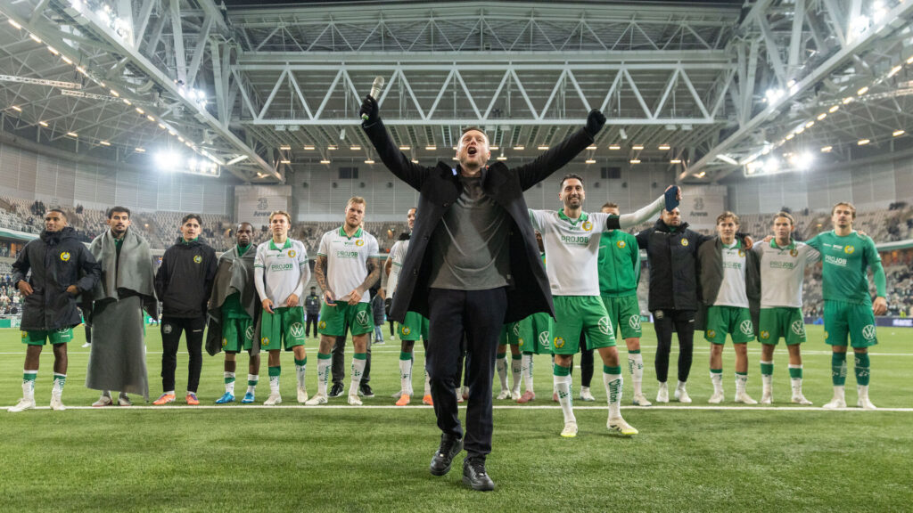 Kim Hellberg fejrer noget