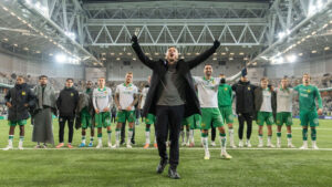 Kim Hellberg fejrer noget