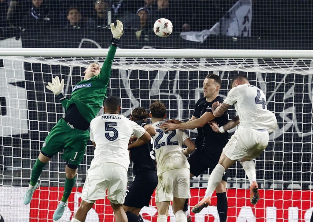 Oliver Christensen mod Nottingham Forest