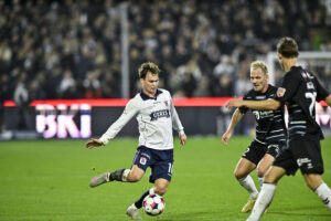 Kristian Arnstad på bolden for AGF.