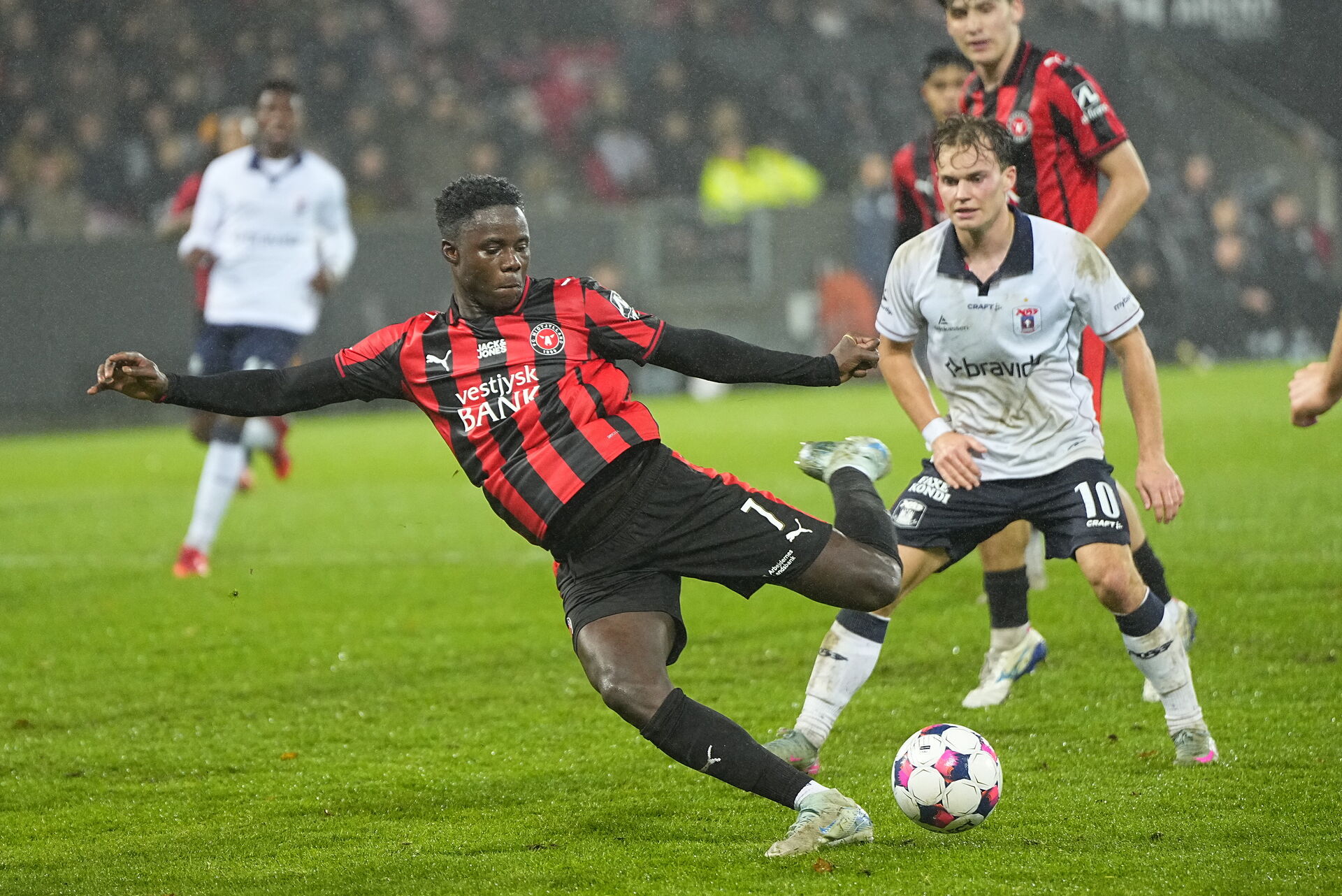 Vild afslutning i Herning: Franculino redder FC Midtjylland fra nederlag foto
