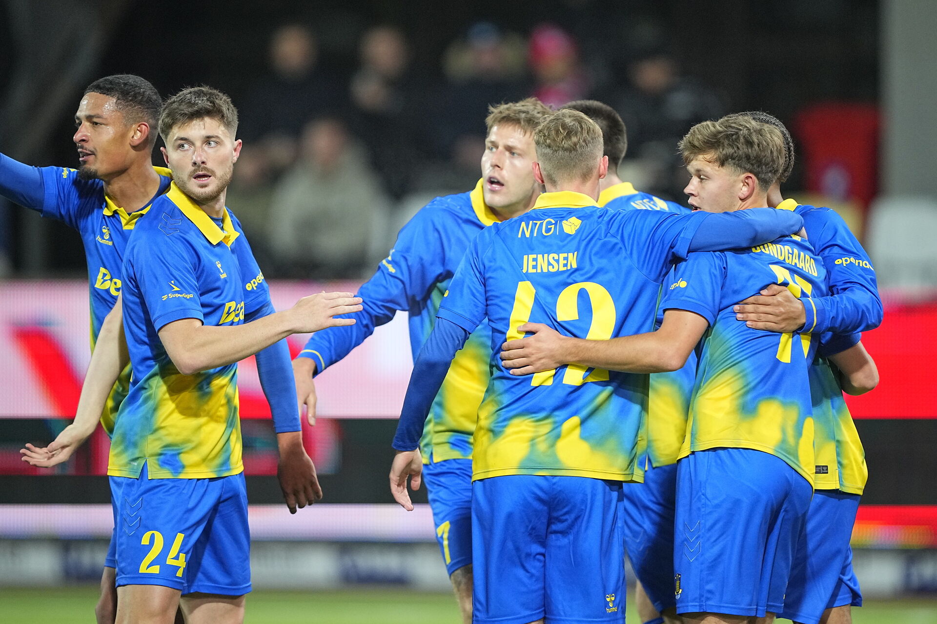 LIVE: Brøndby cruiser mod sejren – 2-0 på JYSK Park foto
