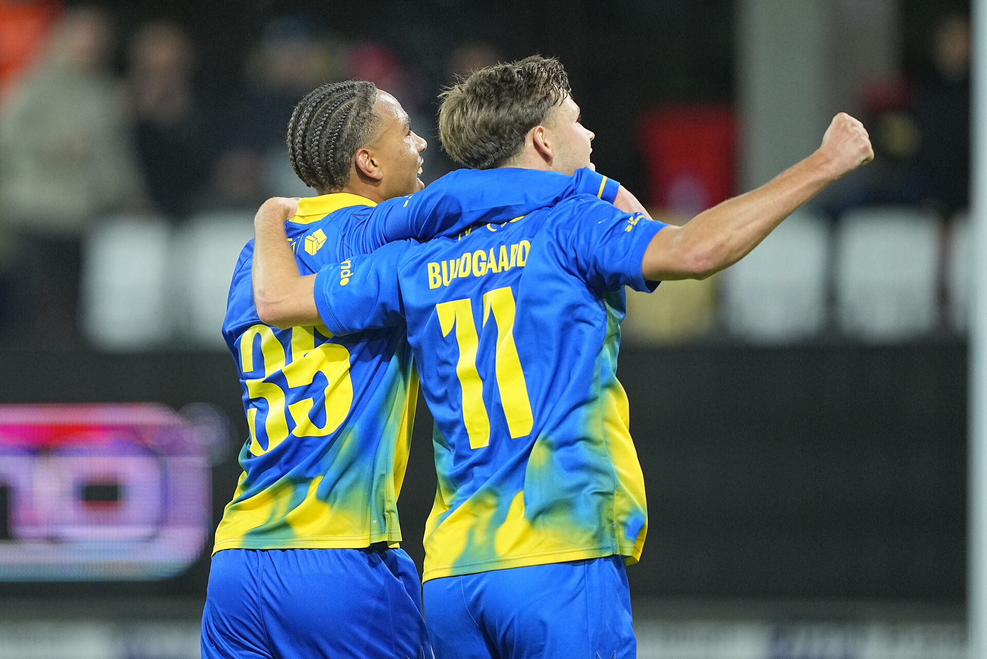 Fans i fælles stemningsboykot: Brøndby-spillerne lod støvlerne tale i Silkeborg foto